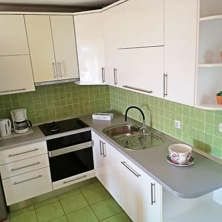 Apartman Zmijarevic アパート